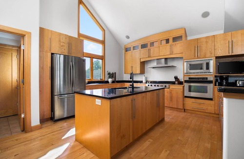 Traverse City House | Seven Hills Estate on Old Mission