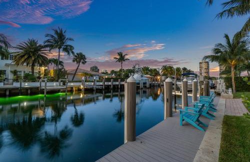 Singer Island Villa | Seven Palms Waterfront, Heated Pool & Private Dock -Walk to beach!