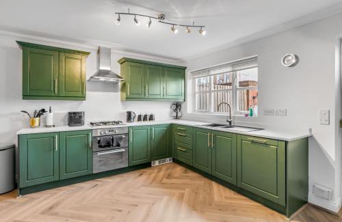 Norwich House | Seven Space Central Town House with Parking