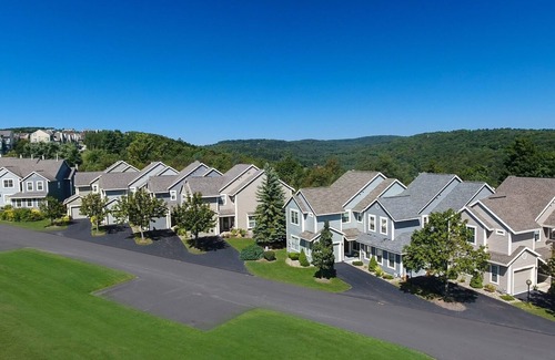 Seven Springs Condo | Seven Springs 4 BR Premium Condo, Mountain Views! by RedAwning - Save 10% on 3 Nights, 15% on 5 Nights!
