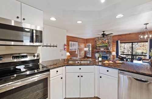 Seven Springs Condo | Seven Springs- Pool/Pickleball/Hiking Ultimate Summer Getaway