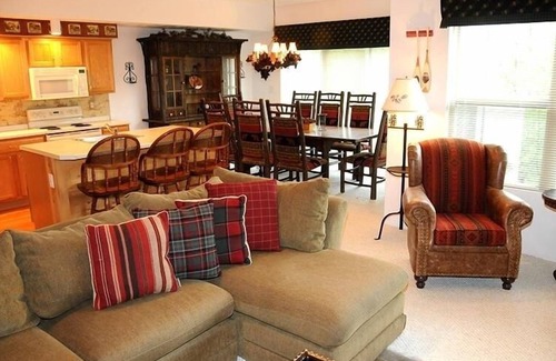 Seven Springs Condo | Seven Springs Woodridge 4 Bedroom Premium Condo, Sleeps 10, Deck with Mountain Views by RedAwning