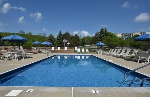 Seven Springs Condo | Seven Springs Woodridge 4 Bedroom Premium Condo, Sleeps 10, Deck with Mountain Views by RedAwning
