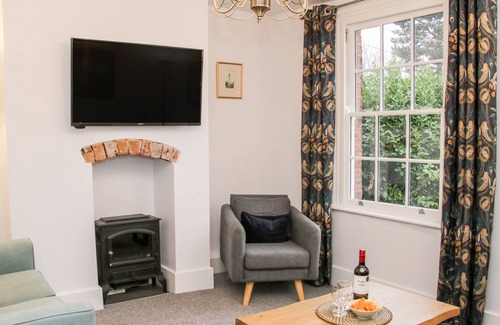 Shrewsbury Cottage | SEVERN WAY COTTAGE, pet friendly, with a garden in Shrewsbury