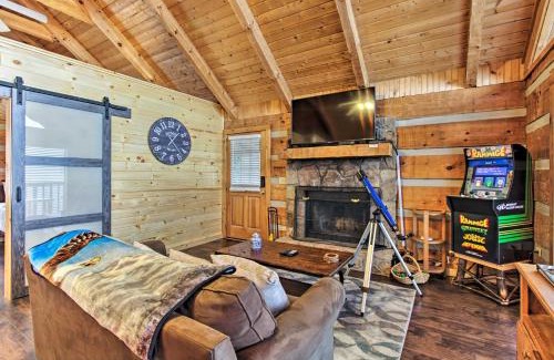 Gatlinburg - Pigeon Forge House | Sevierville Cabin with Private Hot Tub and Fireplace!