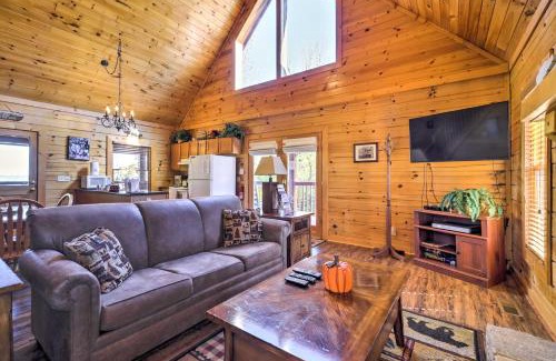 Sevierville House | Sevierville Retreat Private Hot Tub and Lake Views!