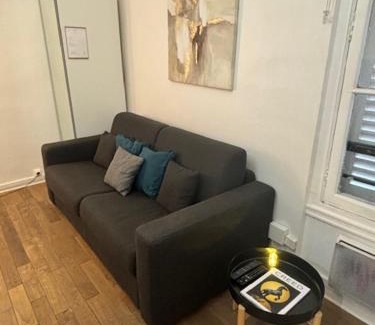 Quartier de l'Ecole-Militaire Apartment | Sevres Cosy studio