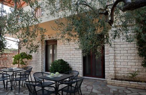 Neos Marmaras Apartment | Seydnaya Apartments & Studios