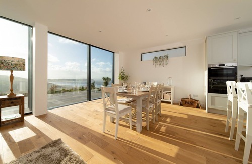 Woolacombe House | Seymour Heights, three bedroom holiday home with views over Woolacombe Beach