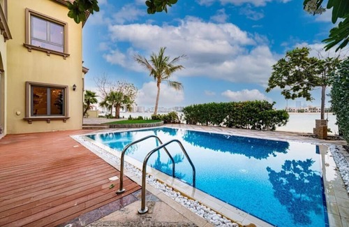 Palm Jumeirah Villa | Sezavi huge and luxury villa with stunning views!