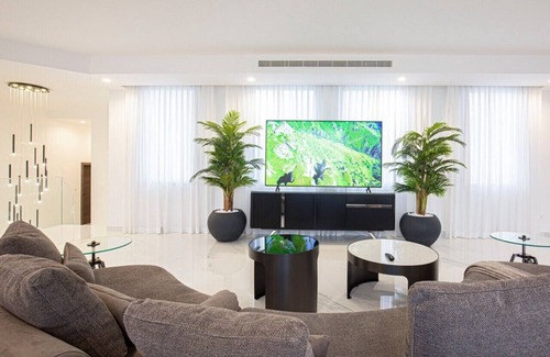 Palm Jumeirah Villa | Sezavi villa, Frond L, 8 bedrooms.