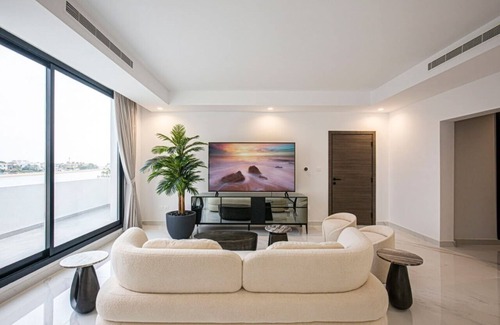 Palm Jumeirah Villa | Sezavi villa, Frond L, 8 bedrooms.