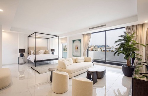 Palm Jumeirah Villa | Sezavi villa, Frond L, 8 bedrooms.