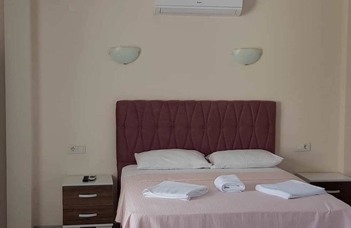 Kusadasi Bed & Breakfast | Sezgin Boutique Hotel DoubleRoom A/C,TV,fridge,pool,garden,free wi-fi & car park