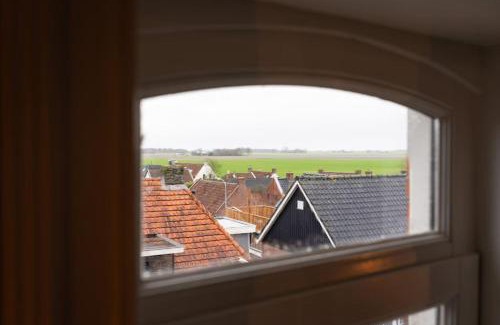 Eenrum Apartment | Sfeervol verblijf in oude gemeentehuis Eenrum.