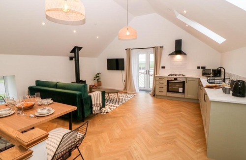 Ty Croes House | Sgubor