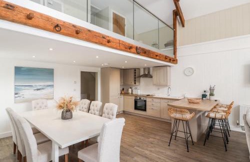 Holyhead House | Sgubor