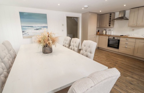 Holyhead Cottage | SGUBOR, pet friendly, luxury holiday cottage in Valley