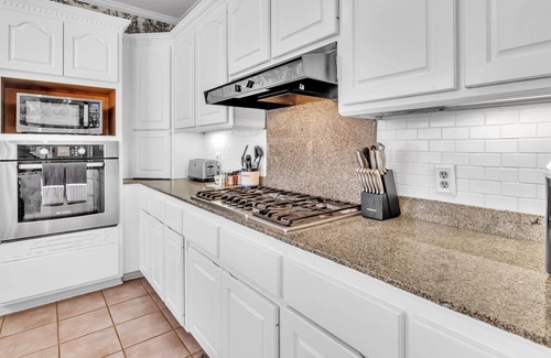 Starkville House | Shadow Cove Mansion by OneHometown Getaways