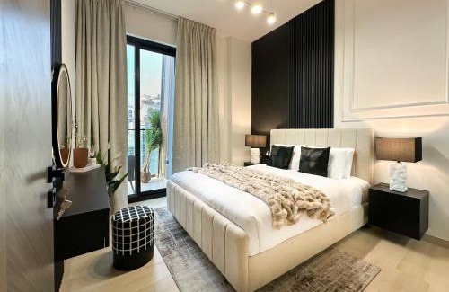 Jumeirah Village Circle Apartment | Shadow Lounge Suites Work Station & Dubai Skyline Views