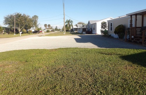 Taylor Creek House | Shadow's Oasis, Tropical Cozy 2/2 w/Pool, Sundeck & Fishing in your own space!