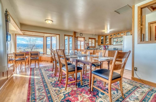 Fruita House | Shady Acres: Two Living Areas & Book Collection!
