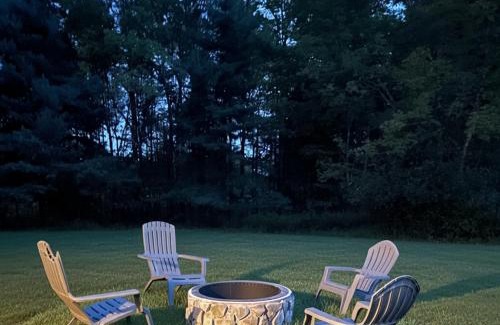 Livingston Manor House | Shady Fox Farm Catskills - Private Chalet on 5 Acres