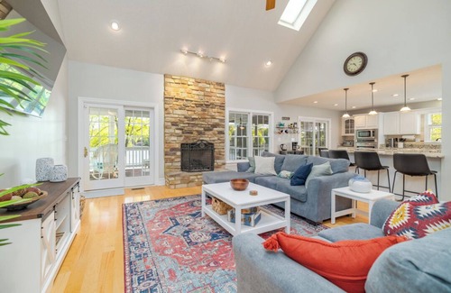 Bracey House | Shady Shores | Spectacular Views | Sleeps 18