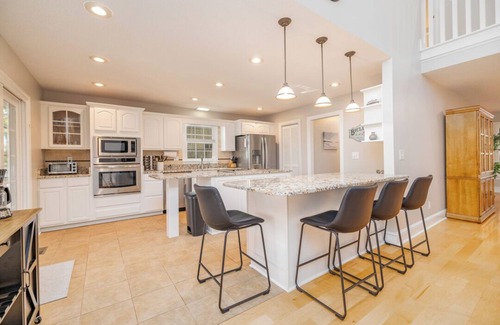 Bracey House | Shady Shores | Spectacular Views | Sleeps 18