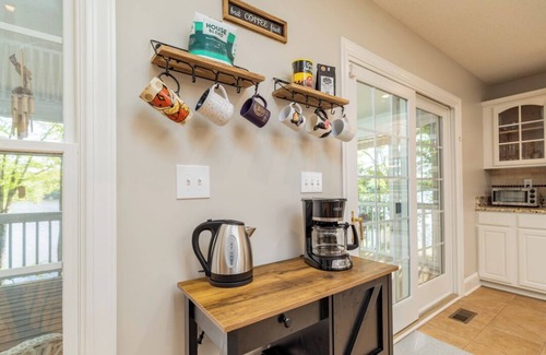 Bracey House | Shady Shores | Spectacular Views | Sleeps 18