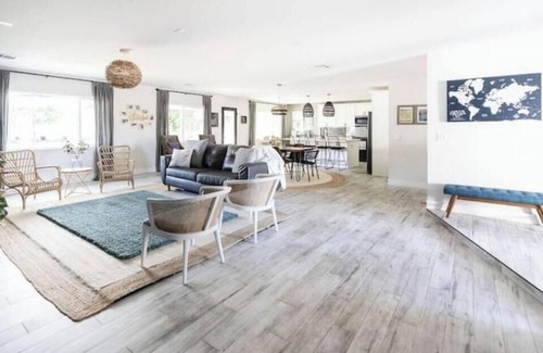 Tempe Apartment | Shady Spaces & Safe, Soaker Tub Kids Paradise