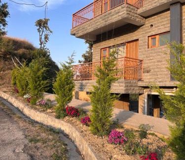 Shimla Hotel | Shalom Hillcrest Inn