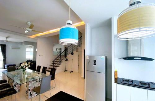 Tanjung Bungah Villa | Shamrock Breeze Villa 2: Coastal Haven for 25 Guests