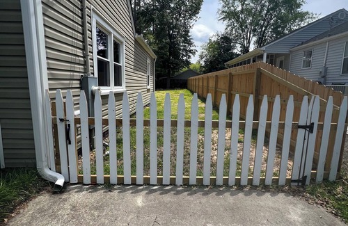 Terry Sanford House | Shananegin’s Cottage, Pet Friendly! 🐶