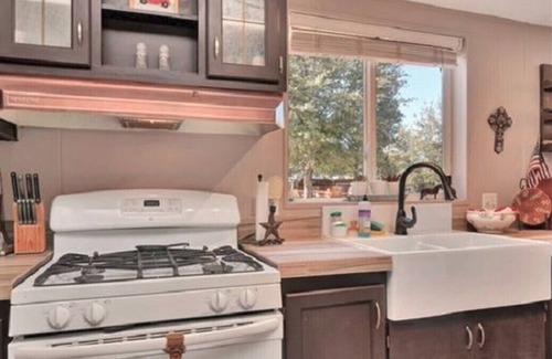 Williamson House | Shanti Ranchette - Bring the Horses and the Family!