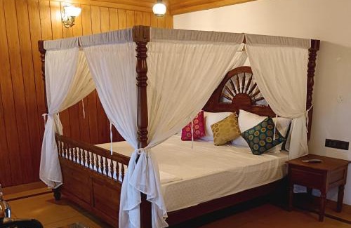 Andhakaranazhy Resort | Shantitheeram Ayurveda Lakeside Heritage Resort