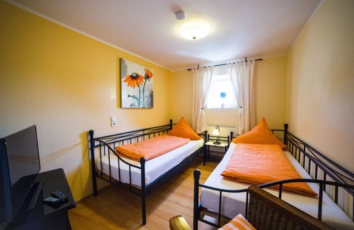 Bronnzell Apartment | Shared room for 3 guests with 35m² in Fulda (38601)