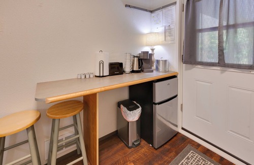 Port Angeles Apartment | Shared Yard: Apt 2 Mi to Port Angeles City Pier