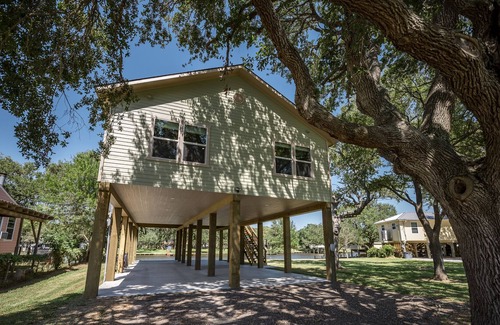 Cedar Lane House | Sheets’ Creek: Brand new construction on Caney Creek