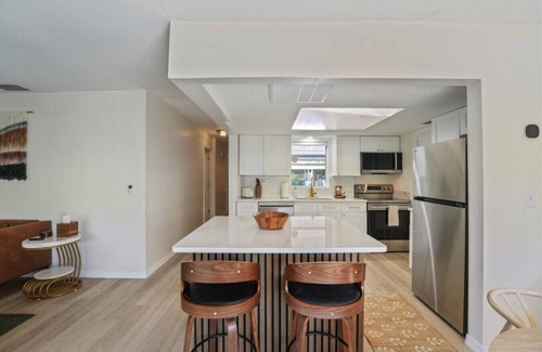 Venice Apartment | SHELL-HAUS | Venice Beach House | 5-min to Gulf