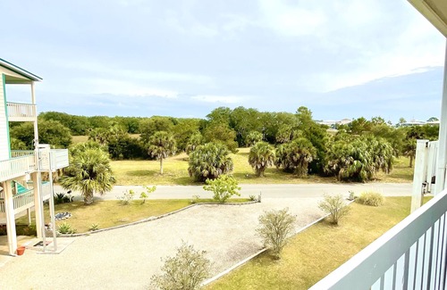 Crawfordville Condo | Shell Point Beach 2BR condo with marina views