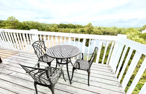 Crawfordville Condo | Shell Point Beach 2BR condo with marina views