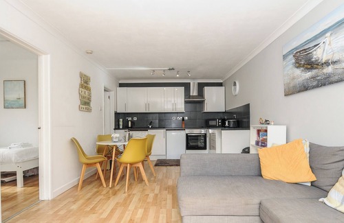 Looe Cottage | SHELLS COTTAGE, pet friendly, with a garden in Looe