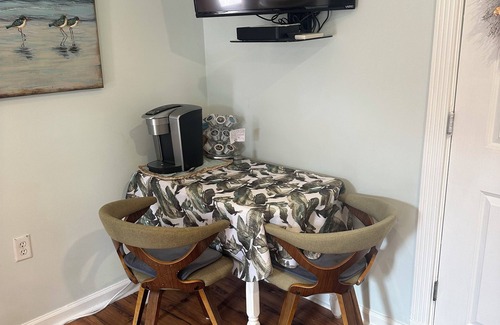 Old Village House | SHEM CREEK APEX 3 min walk/10 min drive Sullivans Island/Historic Charleston