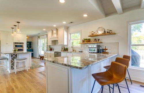 Grottoes House | Shenandoah Valley Riverside Retreat Near Wineries
