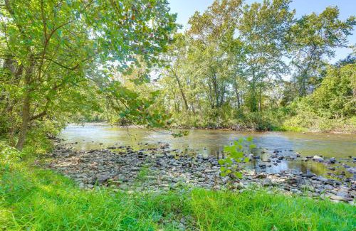 Grottoes House | Shenandoah Valley Riverside Retreat Near Wineries