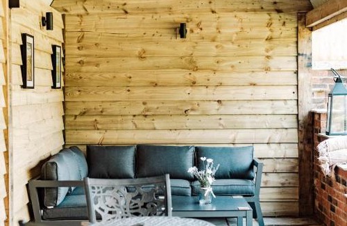 Lyth Hill Apartment | Shepherd's Hut at Lythwood, Near Shrewsbury