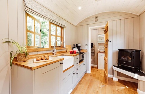 Lyth Hill Apartment | Shepherd's Hut at Lythwood, Near Shrewsbury