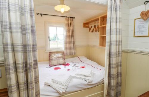 Milford Haven House | Shepherds Hut - The Crook