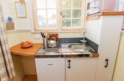 Milford Haven Cabin | Shepherds Hut - The Hurdle